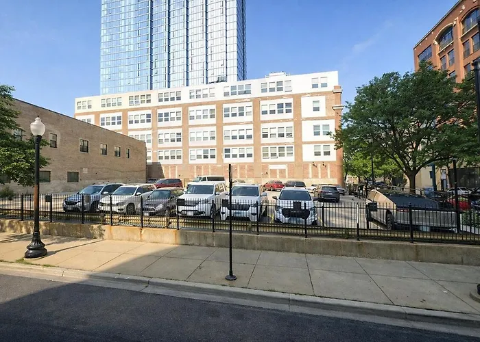Mccormick Place Secret Oasis With Optional Parking For Up To 8 Guests *